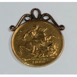 An Edward VII full gold sovereign, 9ct rose gold mounted as a pendant, 8.47g