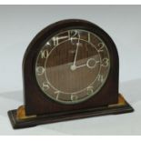 A Smith's oak mid twentieth century eight-day mantel timepiece, Arabic numerals, 17cm high