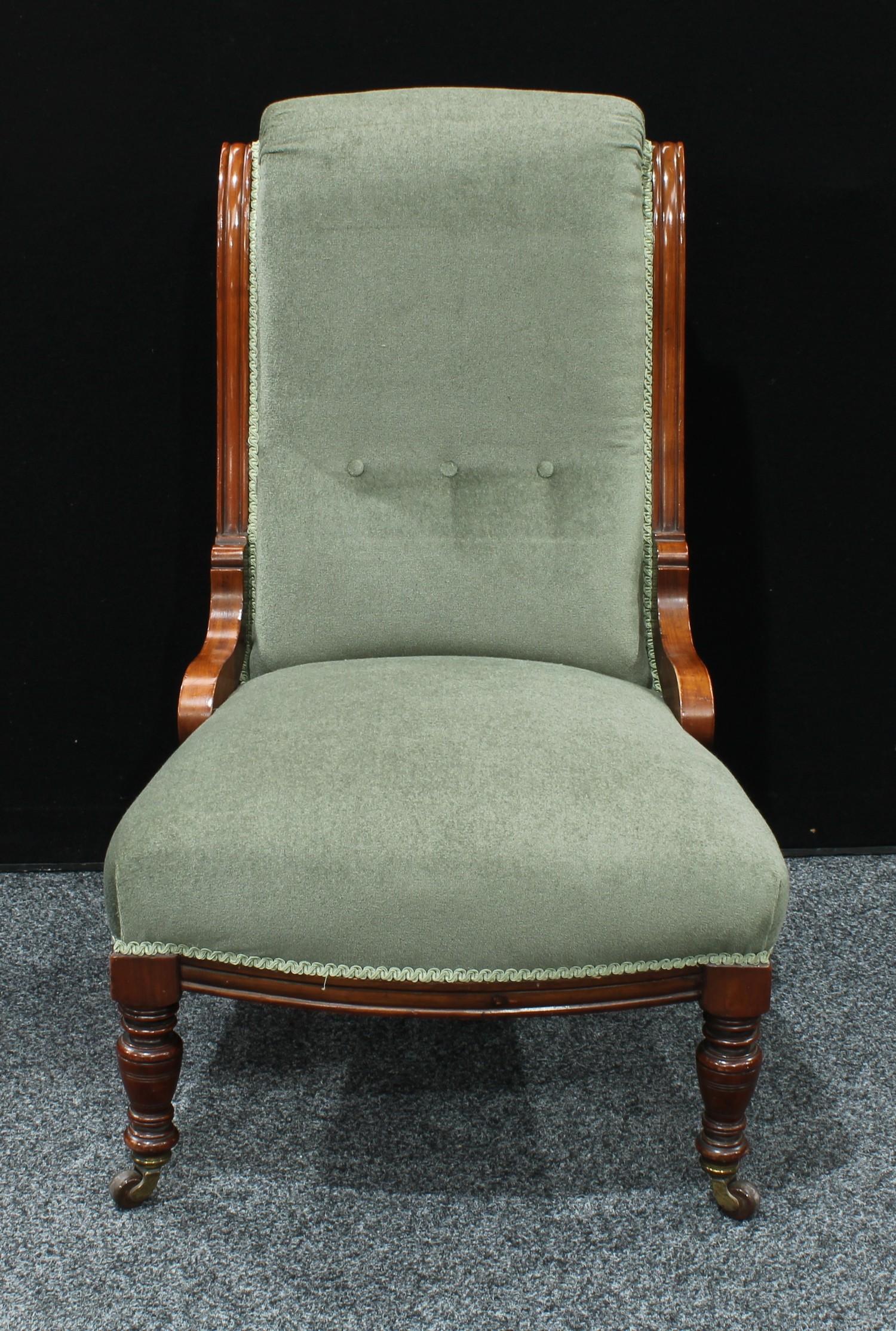 A Victorian walnut drawing room chair, c.1880 - Bild 2 aus 2