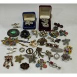 Costume Jewellery - brooches, base metal, set with glass stones, floral arrangements, qty