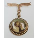 A 9ct gold and seed pearl mourning brooch/ pendant (8g total)