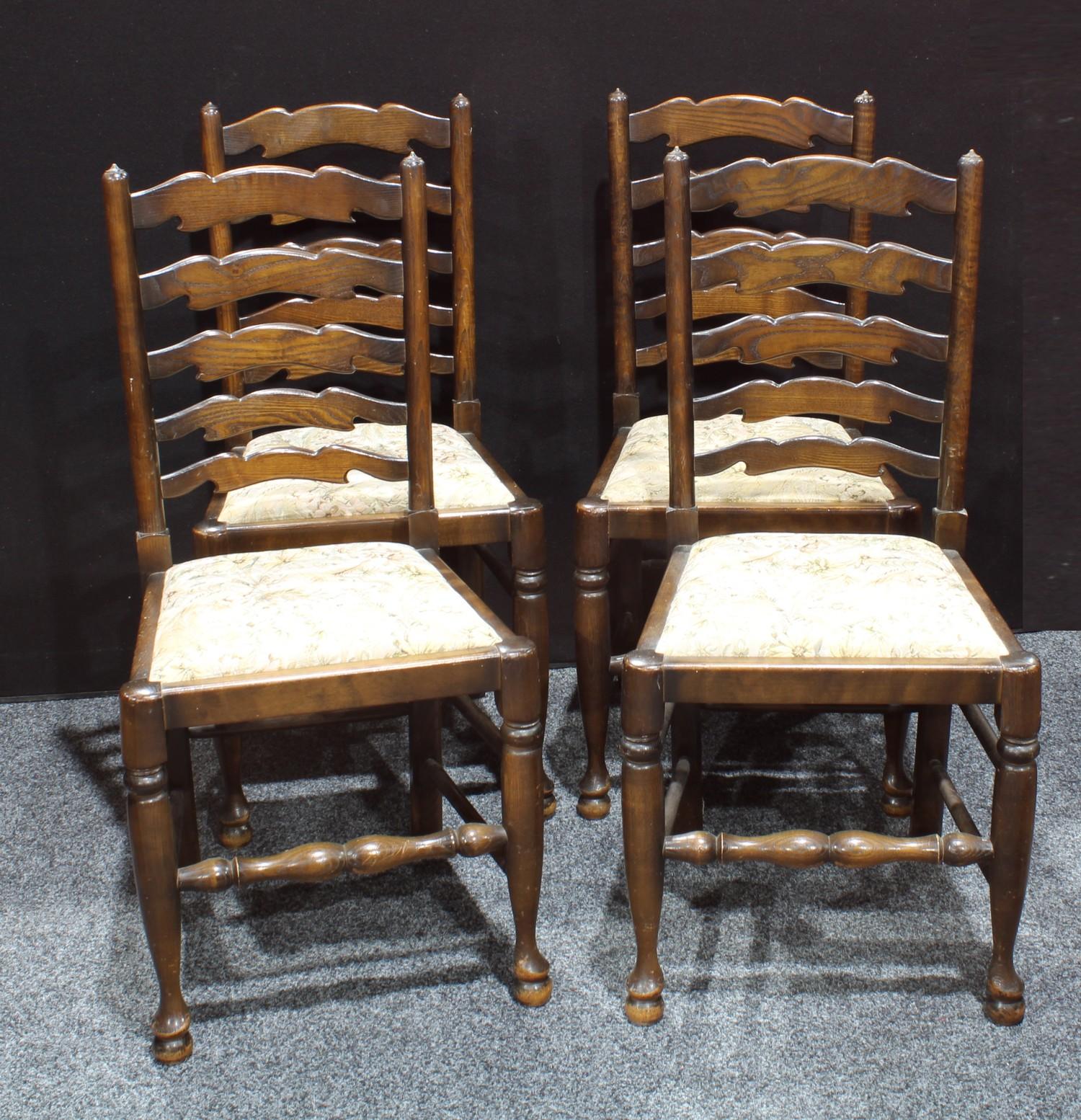 An oak oval gateleg dining table and four oak ladder back dining chairs; an oak oval drop leaf - Bild 2 aus 4