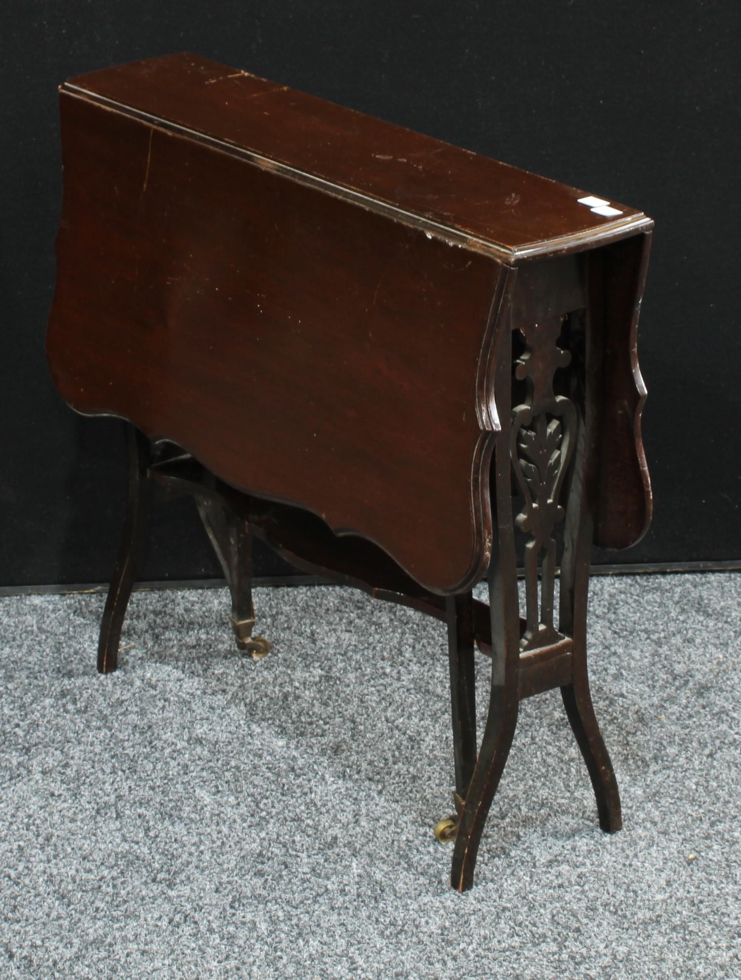 A late Victorian mahogany Sutherland table, c.1890