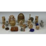 A pair of novelty resin chess pieces; other resin models, Jardinia, etc; glass snuff bottles; pill