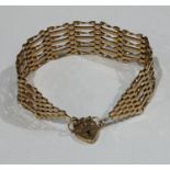 A 9ct gold gate link bracelet (7.1g)