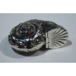 A silver novelty shell shaped box, hinged cover, 4.5cm wide