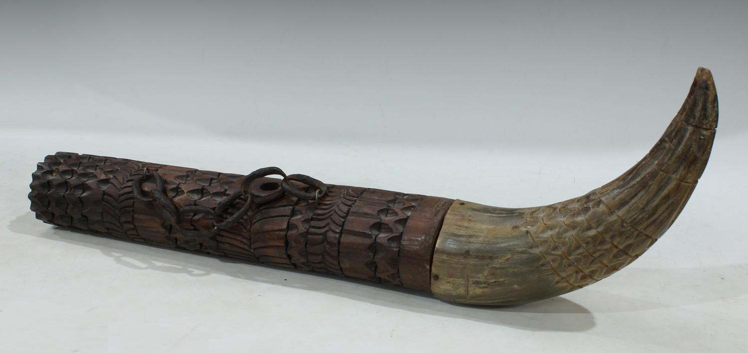 An unusual horn and carved hardwood curiosity - Bild 2 aus 2