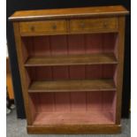 An oak floor standing bookcase. 122cm high x 97.5cm wide x 27cm deep.