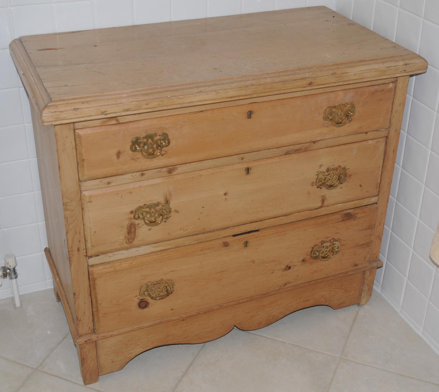 A Victorian pine chest, of three long drawers, shaped apron, 77cm high, 90cm wide, 46cm deep, c.1870