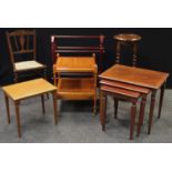An early 20th century jardiniere stand: a mahogany nest of tables; a yew veneered occasional