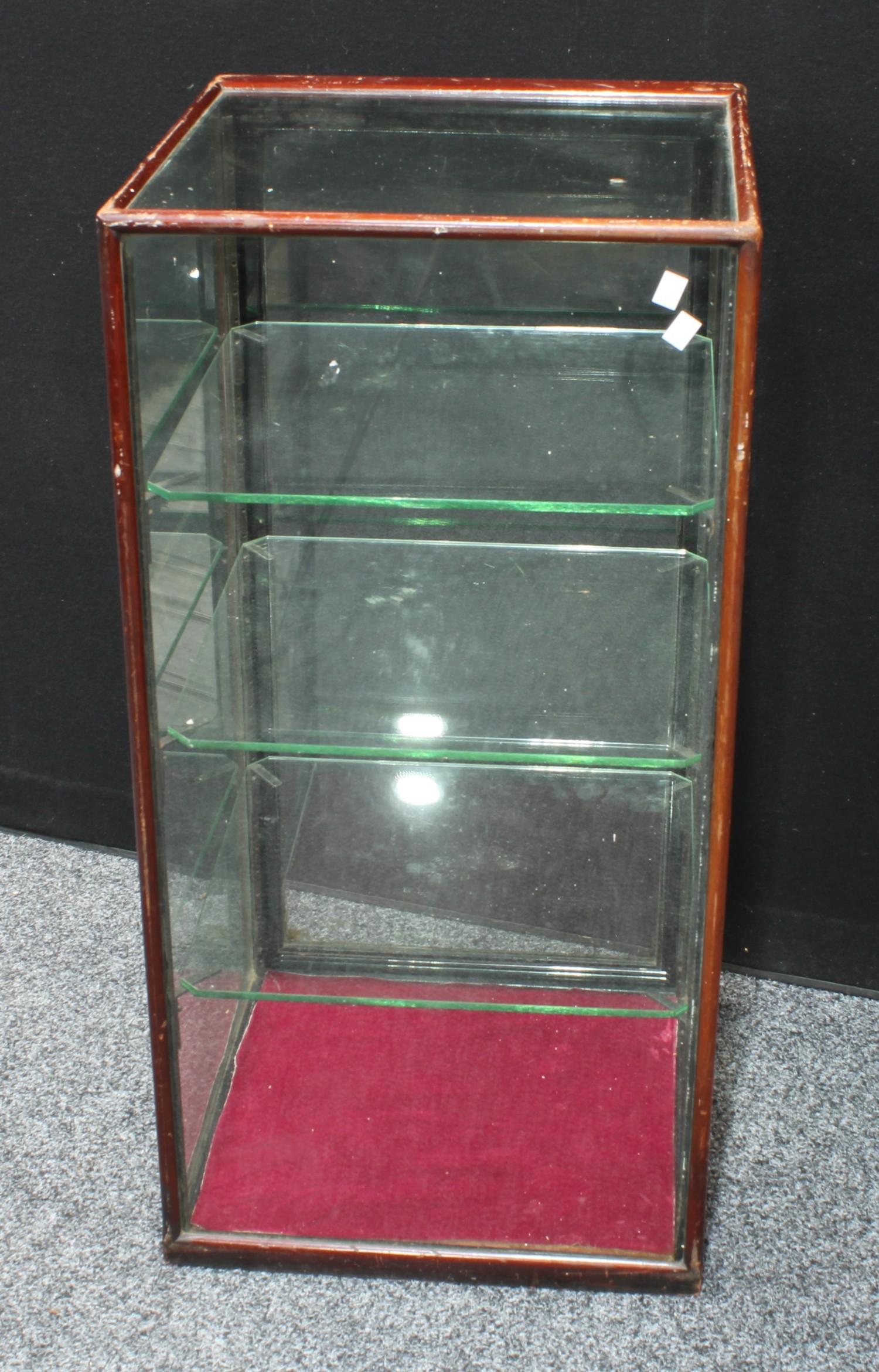 A counter top mahogany shop display cabinet, square top above a glazed door inclosing adjustable - Image 2 of 2