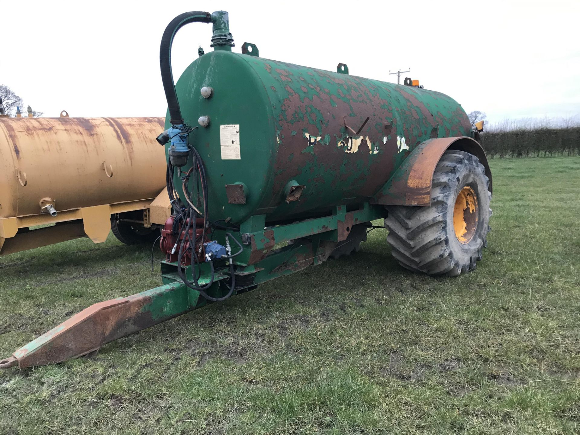 Major Tanker with hydraulic vacuum pump