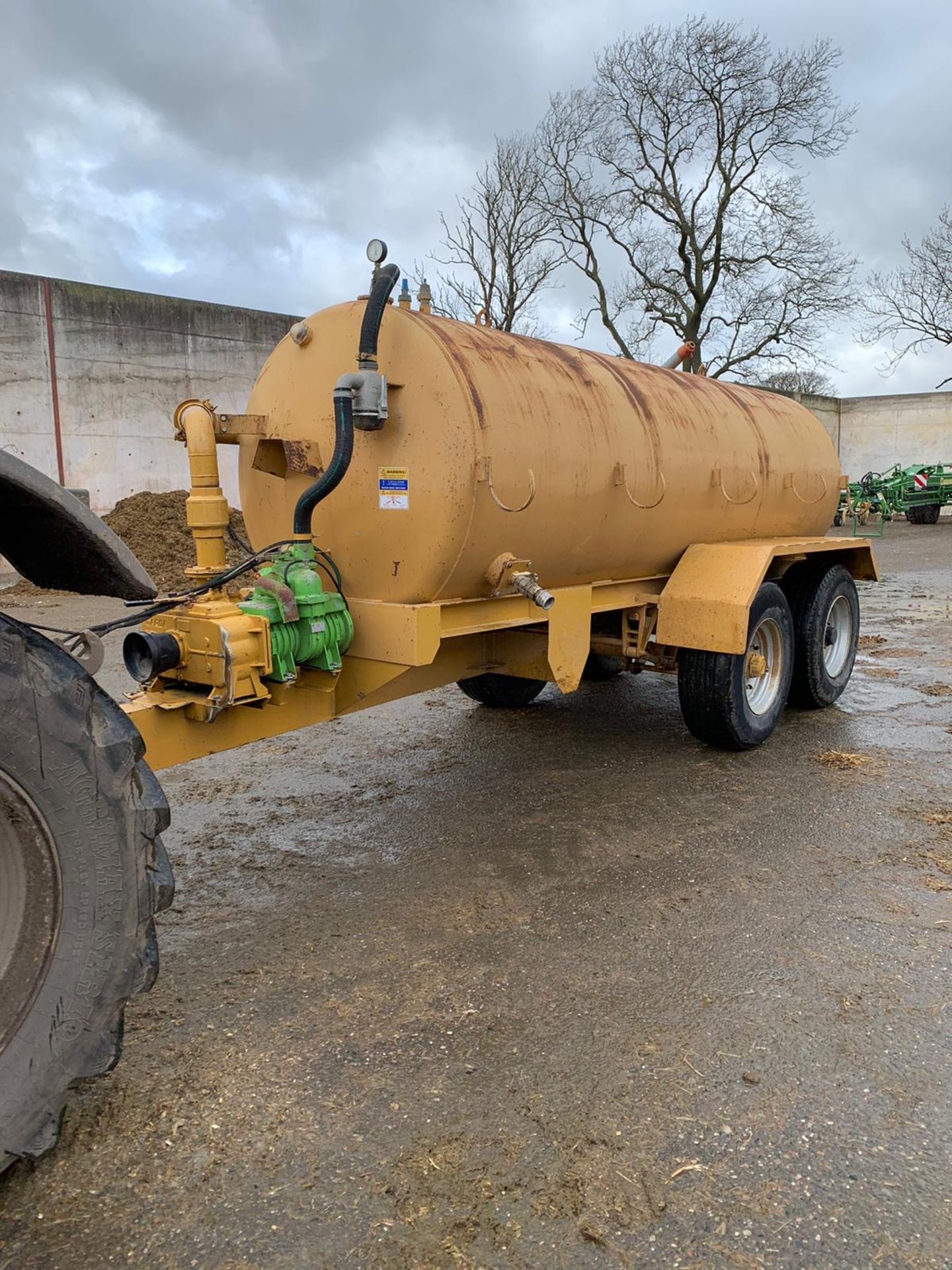 BWA 2500 gal Tanker with rain gun - Image 3 of 3