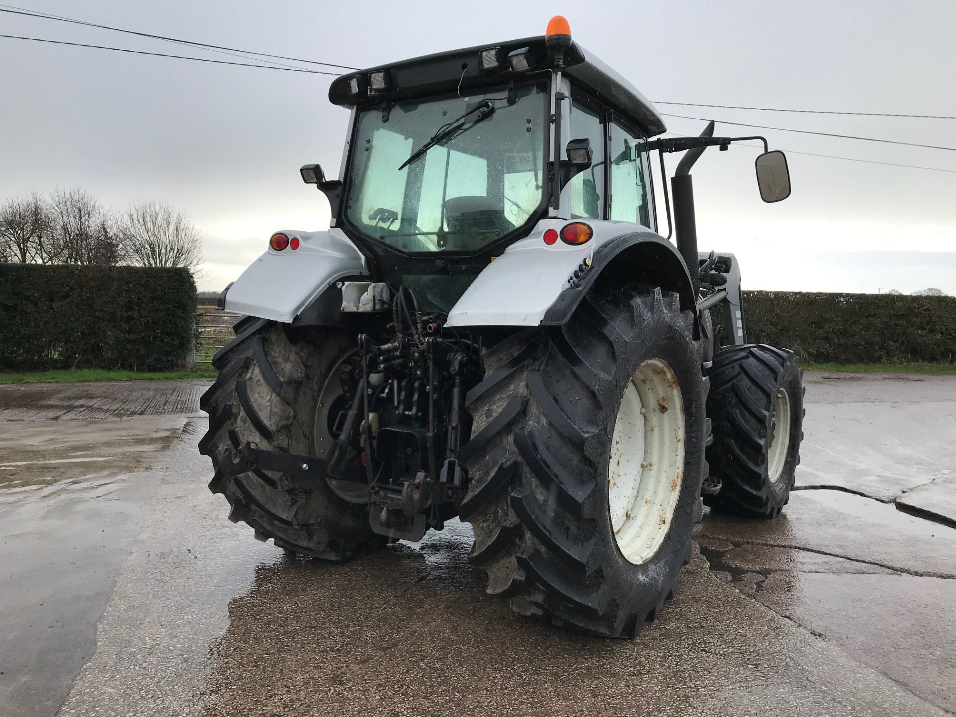 2010 Valtra T162 Versu 4wd Tractor, 50KPH, Front & Cab Suspension, c/w Chilton Loader - Image 2 of 6