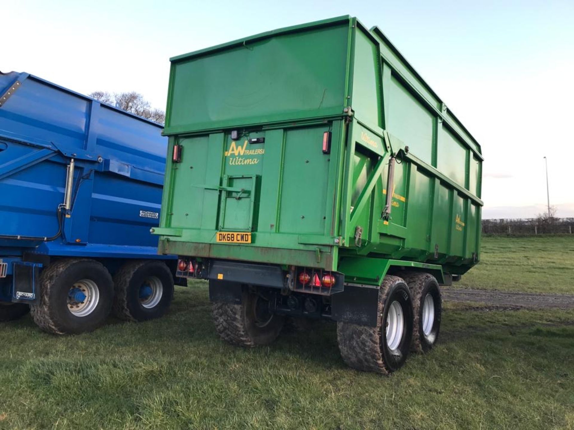 2015 AW 16 Tonne Ultima Silage Trailer, Hyd. Back Door, Sprung Drawbar, 560/65 R22.5 Tyres - Image 3 of 6