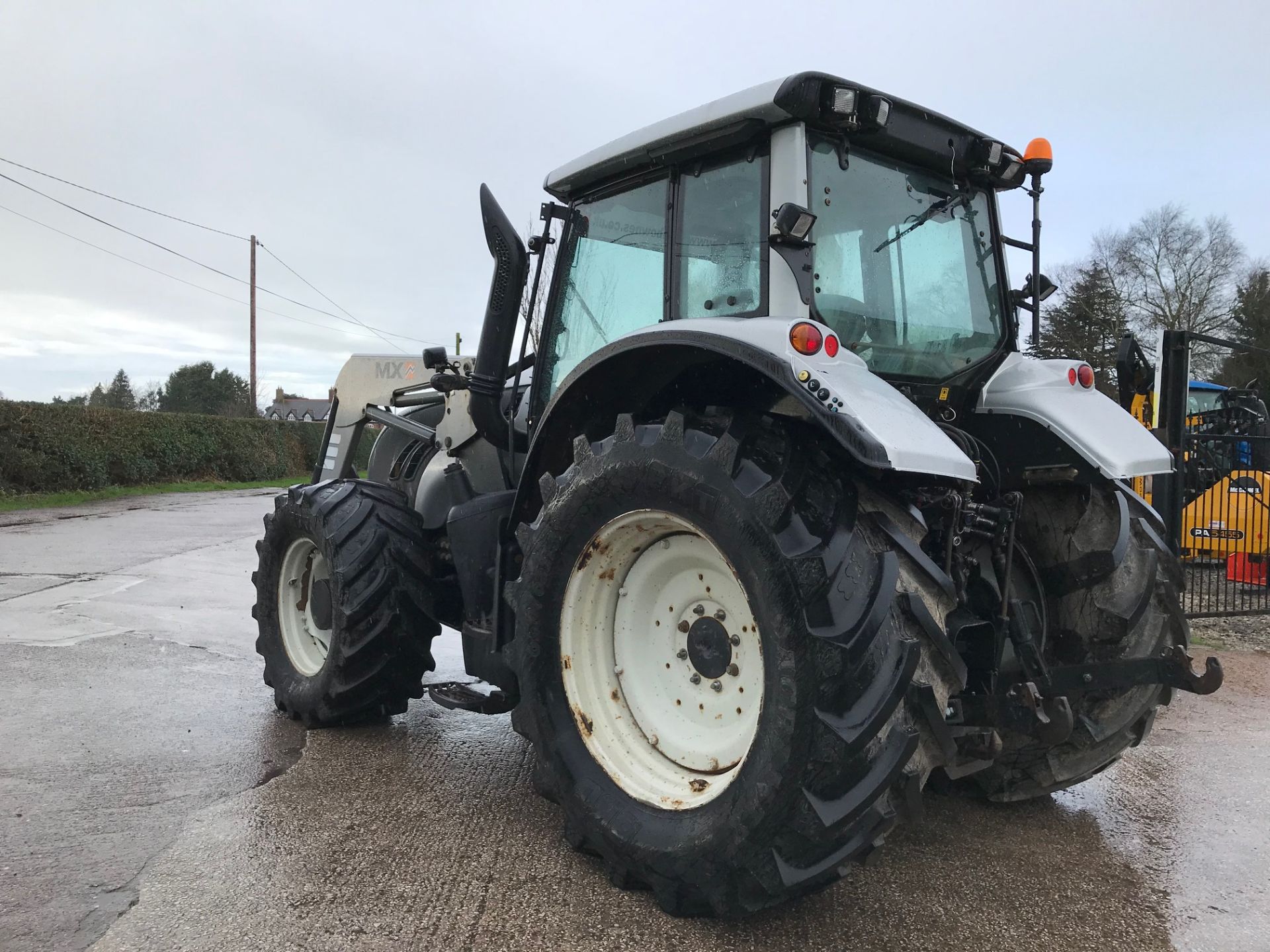 2010 Valtra T162 Versu 4wd Tractor, 50KPH, Front & Cab Suspension, c/w Chilton Loader - Image 3 of 6