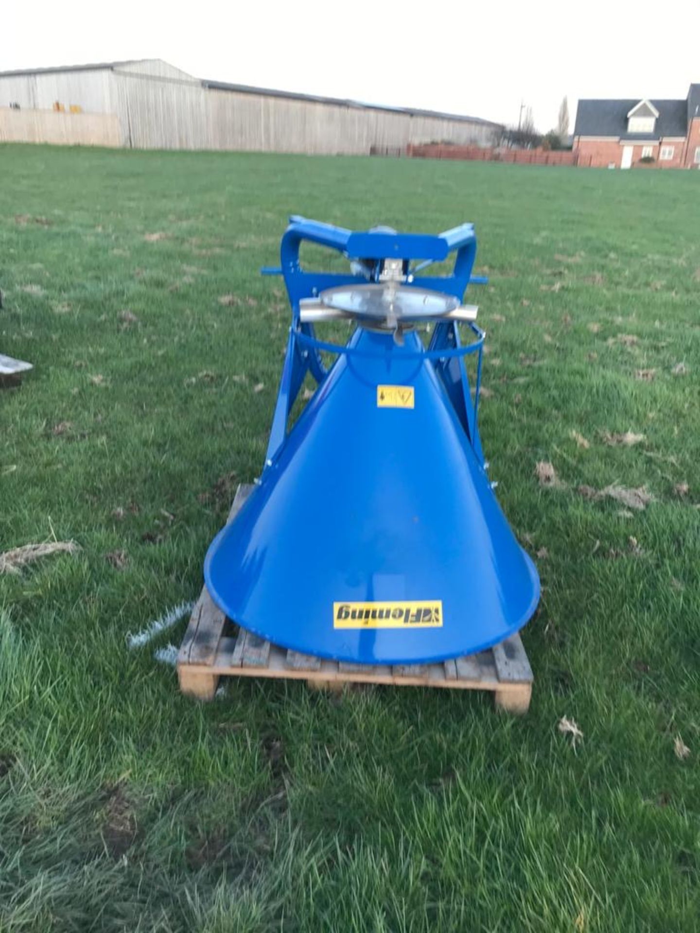 500 Ltr Leming Fert/Salt Spreader (As New) - Image 2 of 4