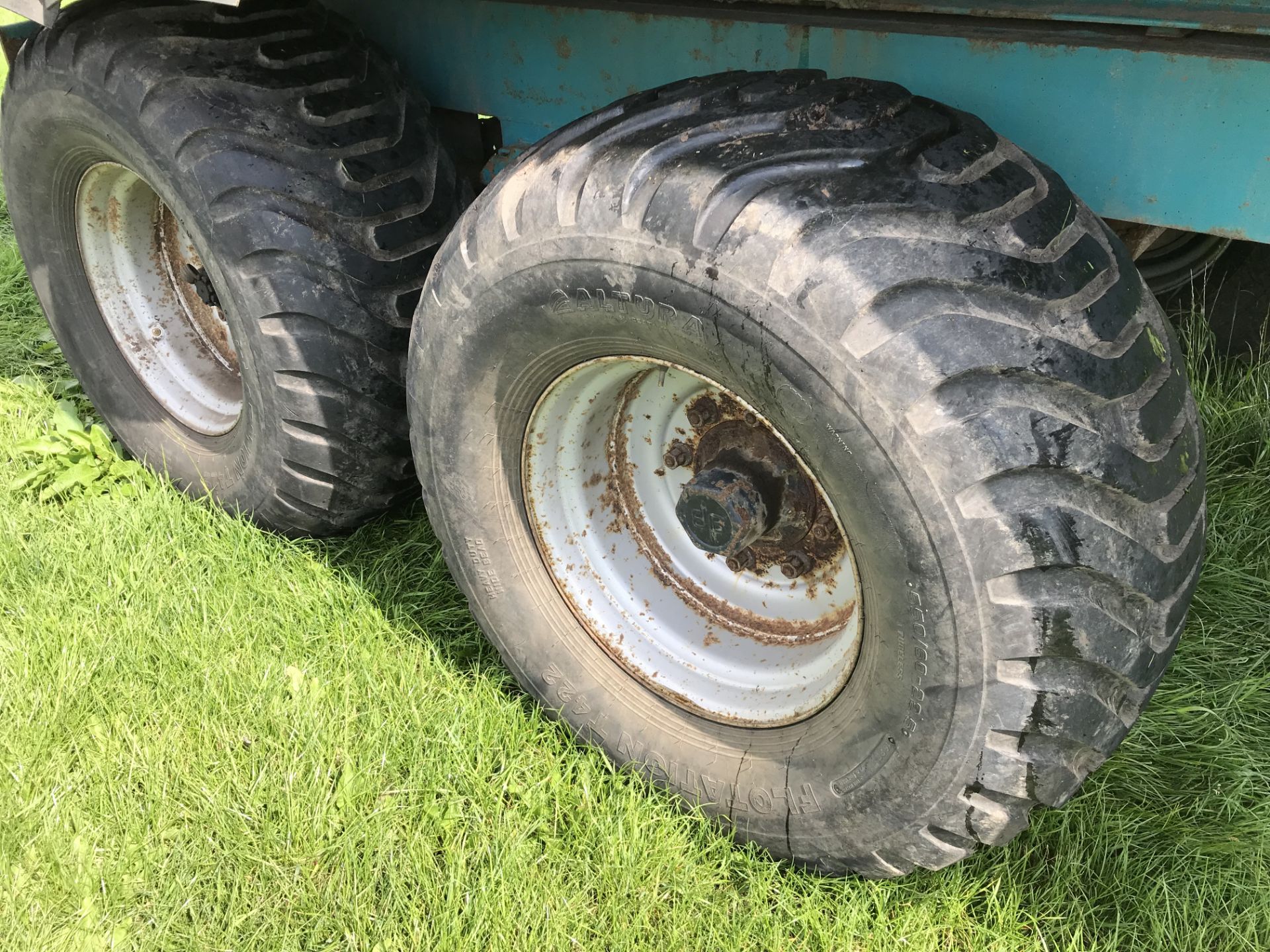 2009 Rolland Turboclassic 18-27 Grain Trailer, Hyd. Back Door, Sprung Drawbar, Commercial Axle, - Image 4 of 5