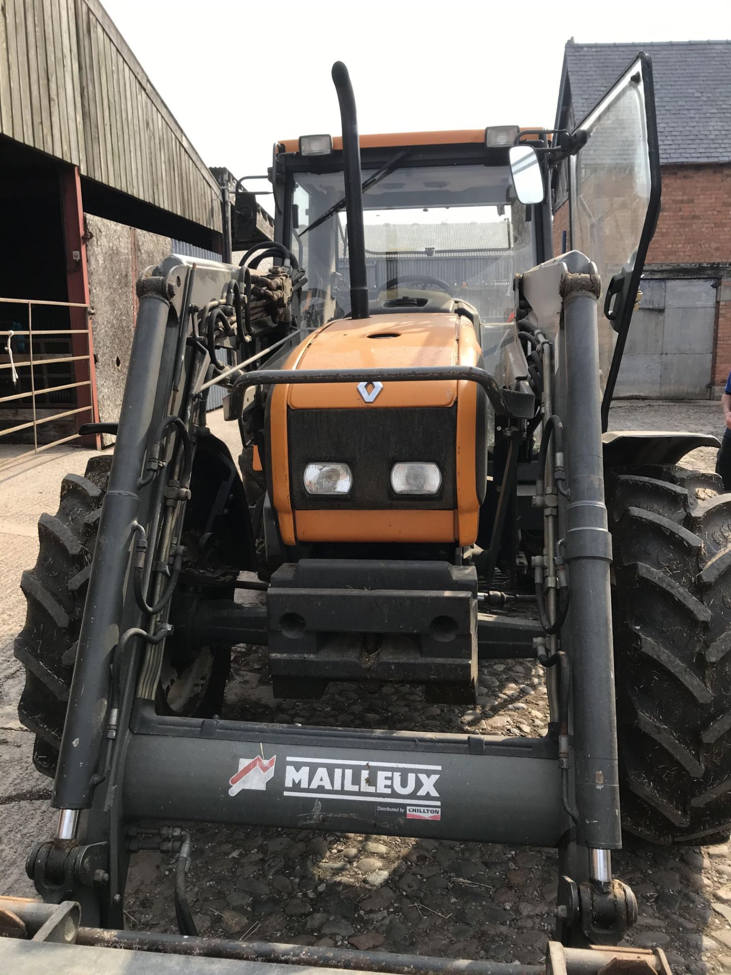 2001 Renault 345X with MX Loader & pallet forks (DK51 RYU) RETAINED FOR ONE WEEK FOR LOADING - Image 4 of 5