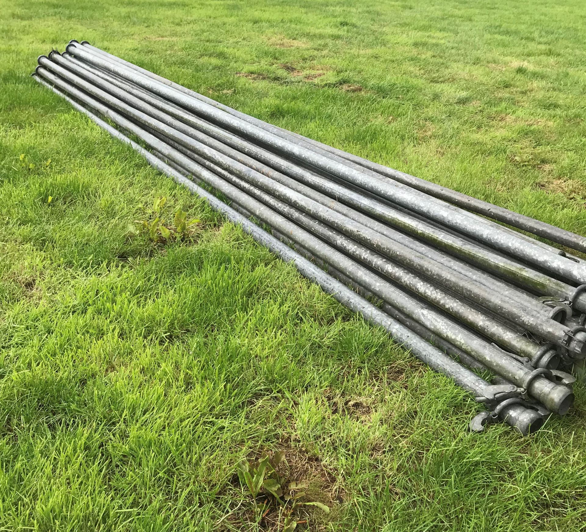 Irrigation pipes x 28