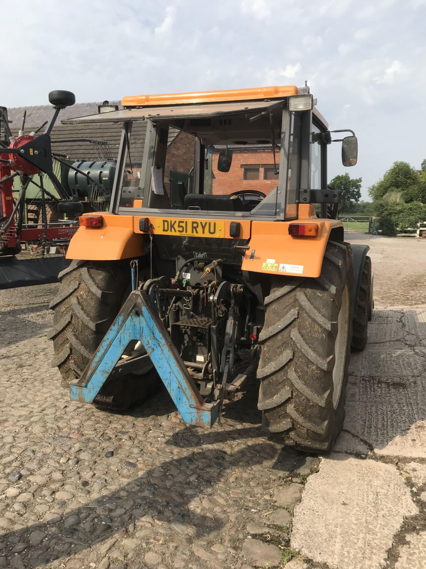 2001 Renault 345X with MX Loader & pallet forks (DK51 RYU) RETAINED FOR ONE WEEK FOR LOADING - Image 3 of 5