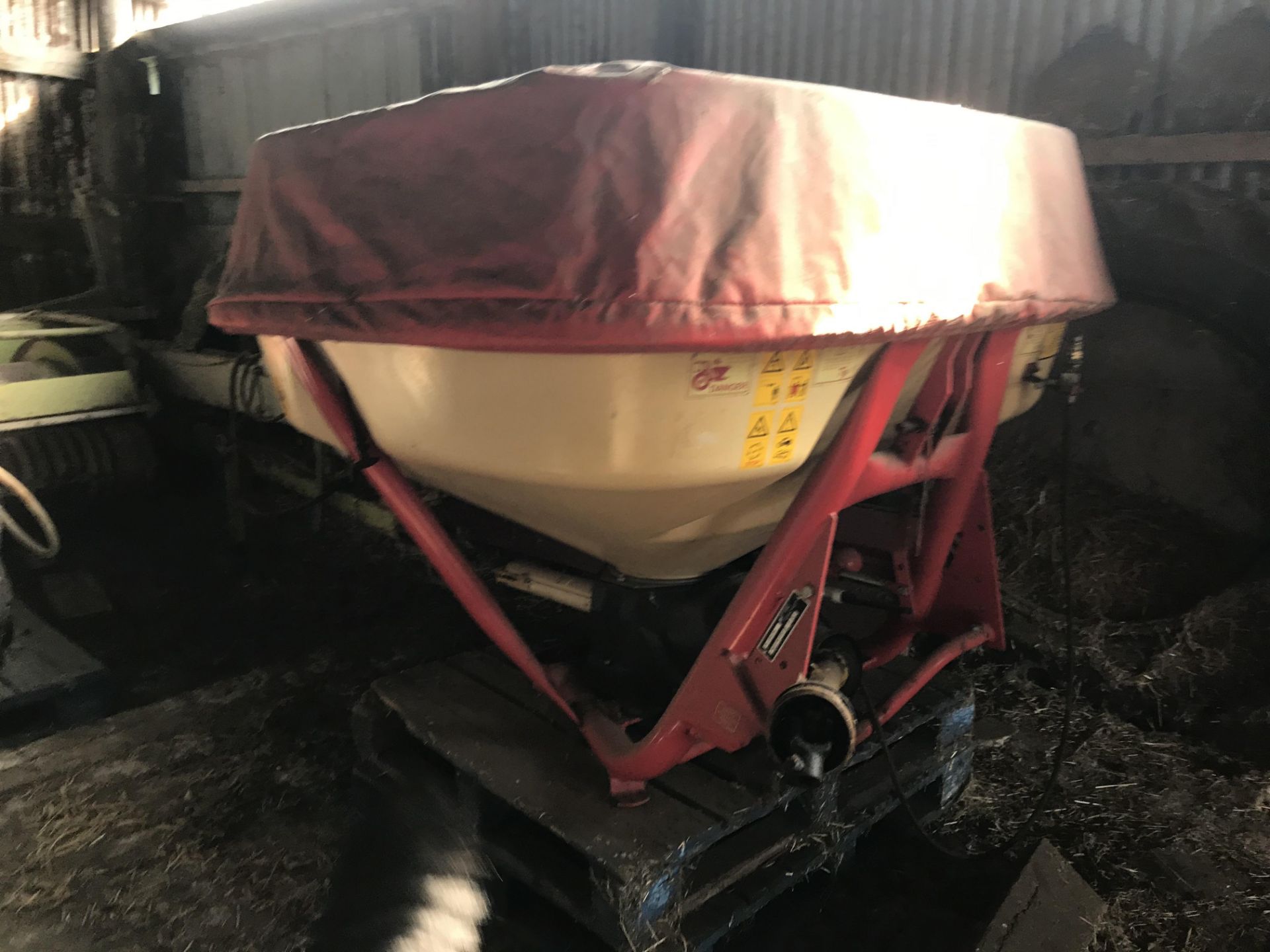 Vicon Fertiliser Spreader P5604-754 - Image 2 of 3