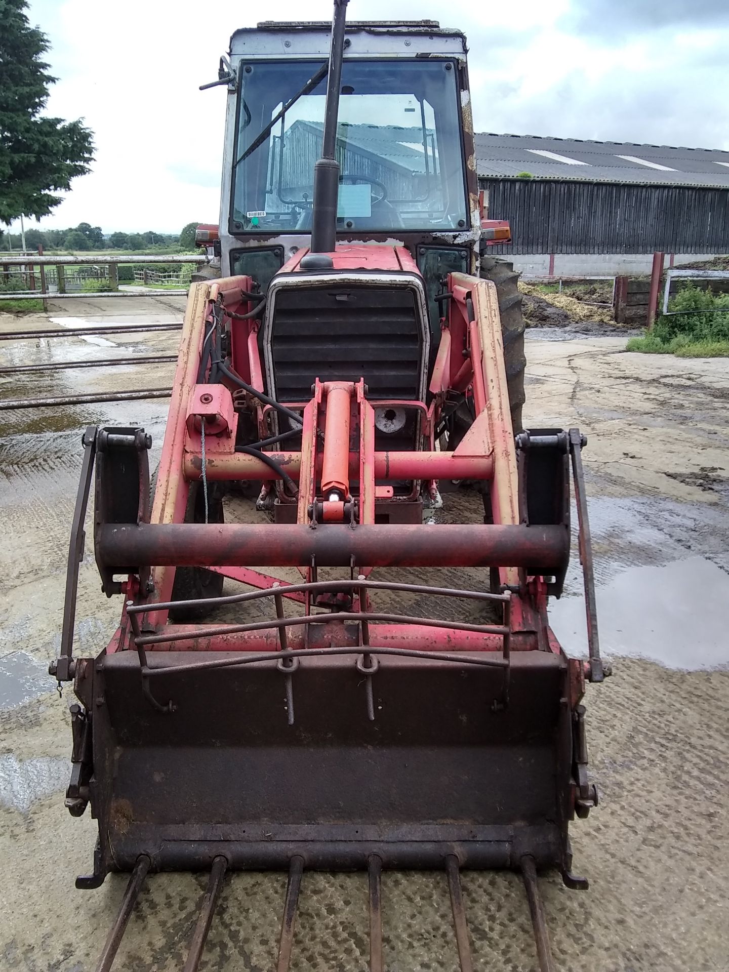 1983 Massey Ferguson 690 with loader, fork, bucket and spare front wheels - Image 6 of 6