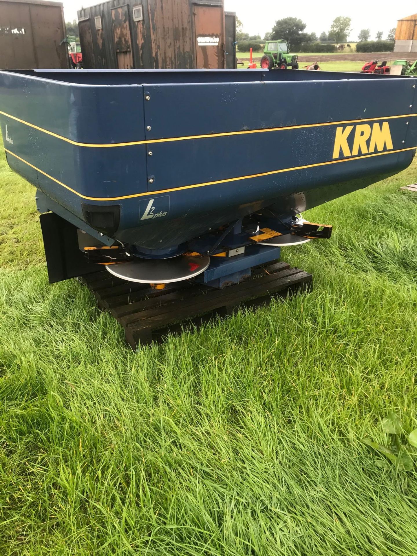 KRM L2 Fertiliser Spreader - Image 2 of 3