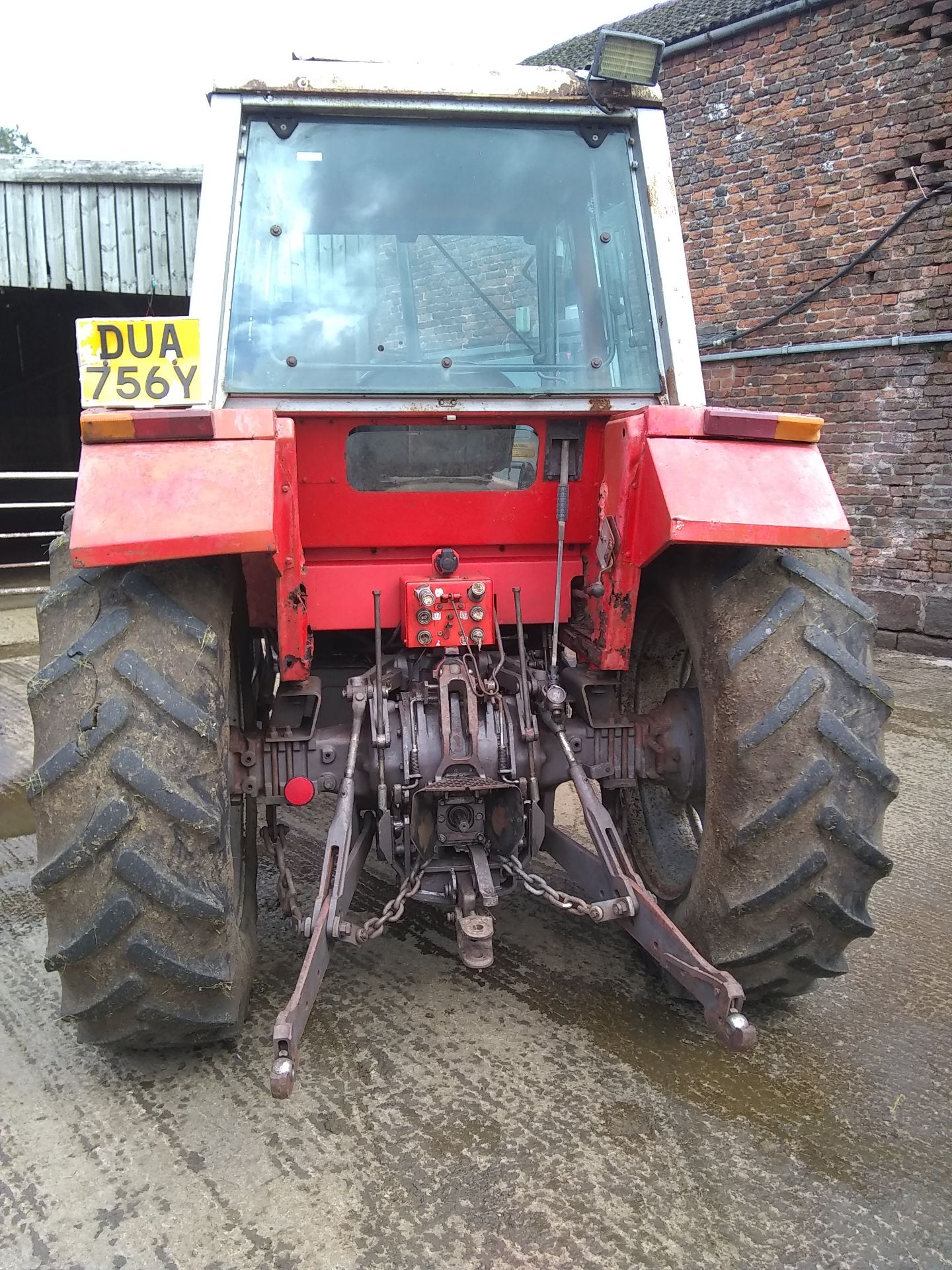 1983 Massey Ferguson 690 with loader, fork, bucket and spare front wheels - Image 4 of 6