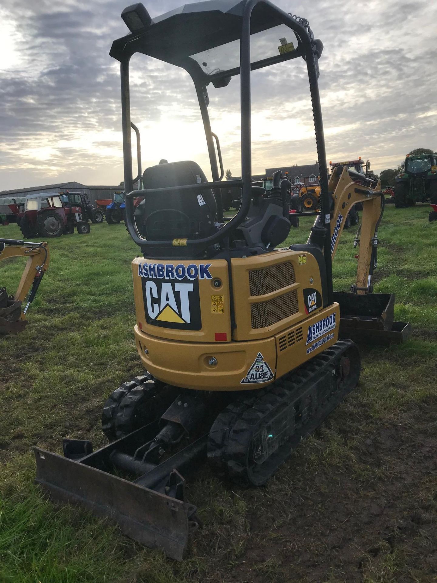 2018 Cat 301.7 Mini Excavator 278 hrs - Image 2 of 3