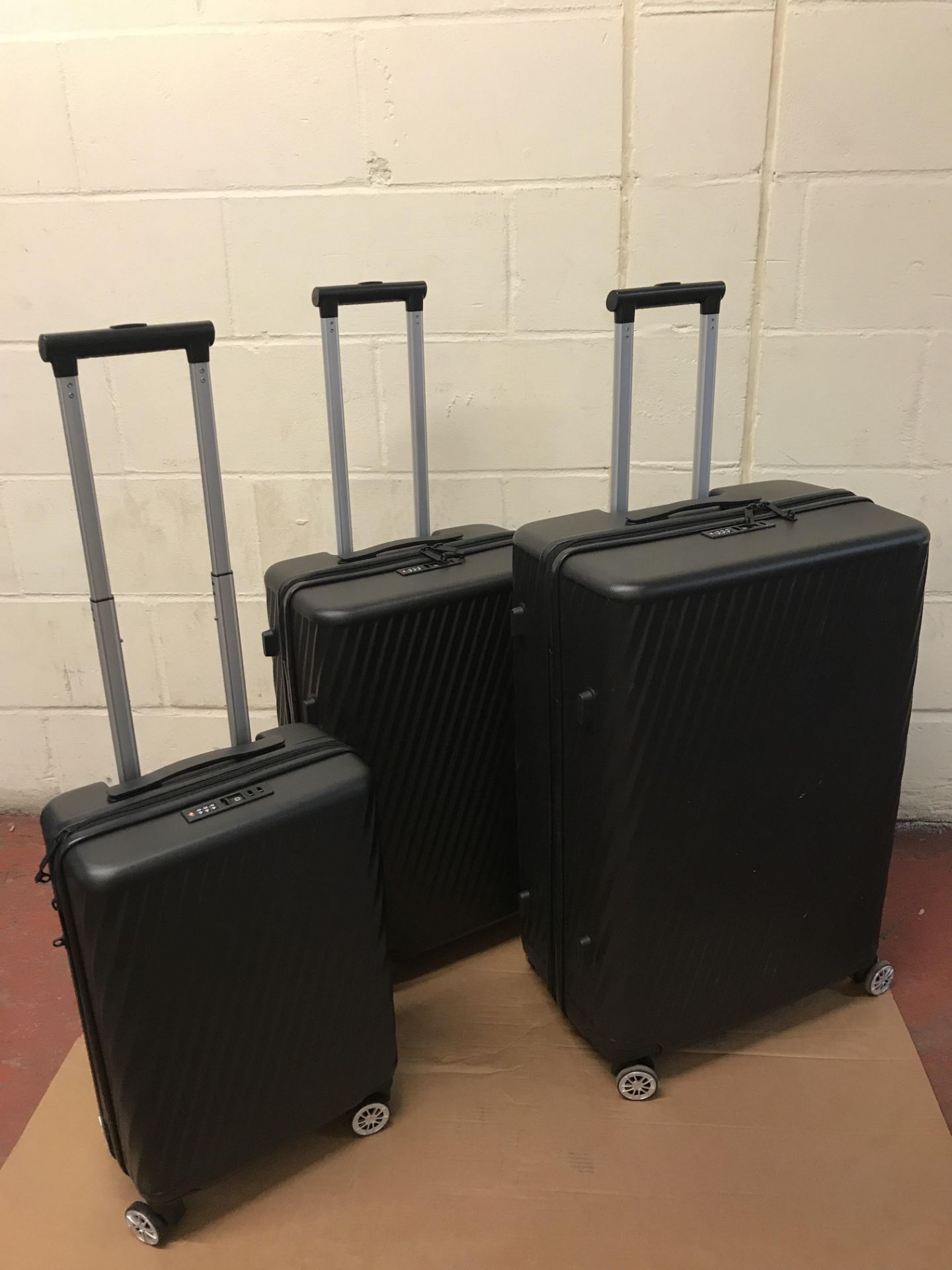 Ultralight 4 Wheel Hard Suitcases Set with Security Zip (zip on large case damaged, image) RRP £229