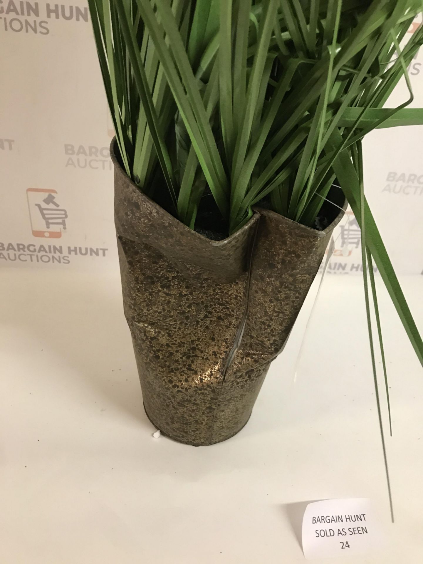Artificial Tall Grass with White Flowers (dented pot, see image) RRP £35 - Image 2 of 2