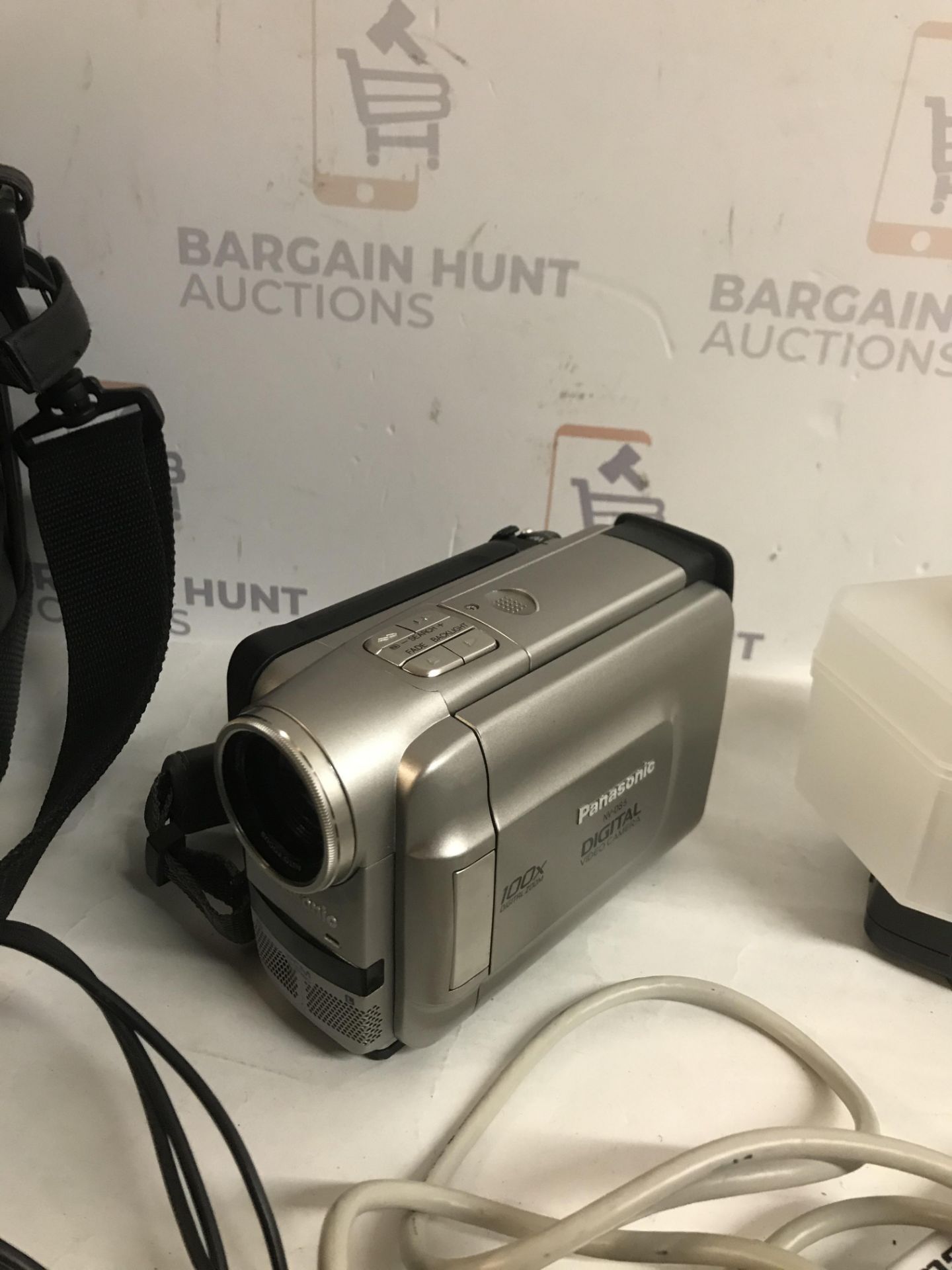 Vintage Rare Panasonic NV-DS5EN Video Camera with accessories (missing power cable) - Image 2 of 3