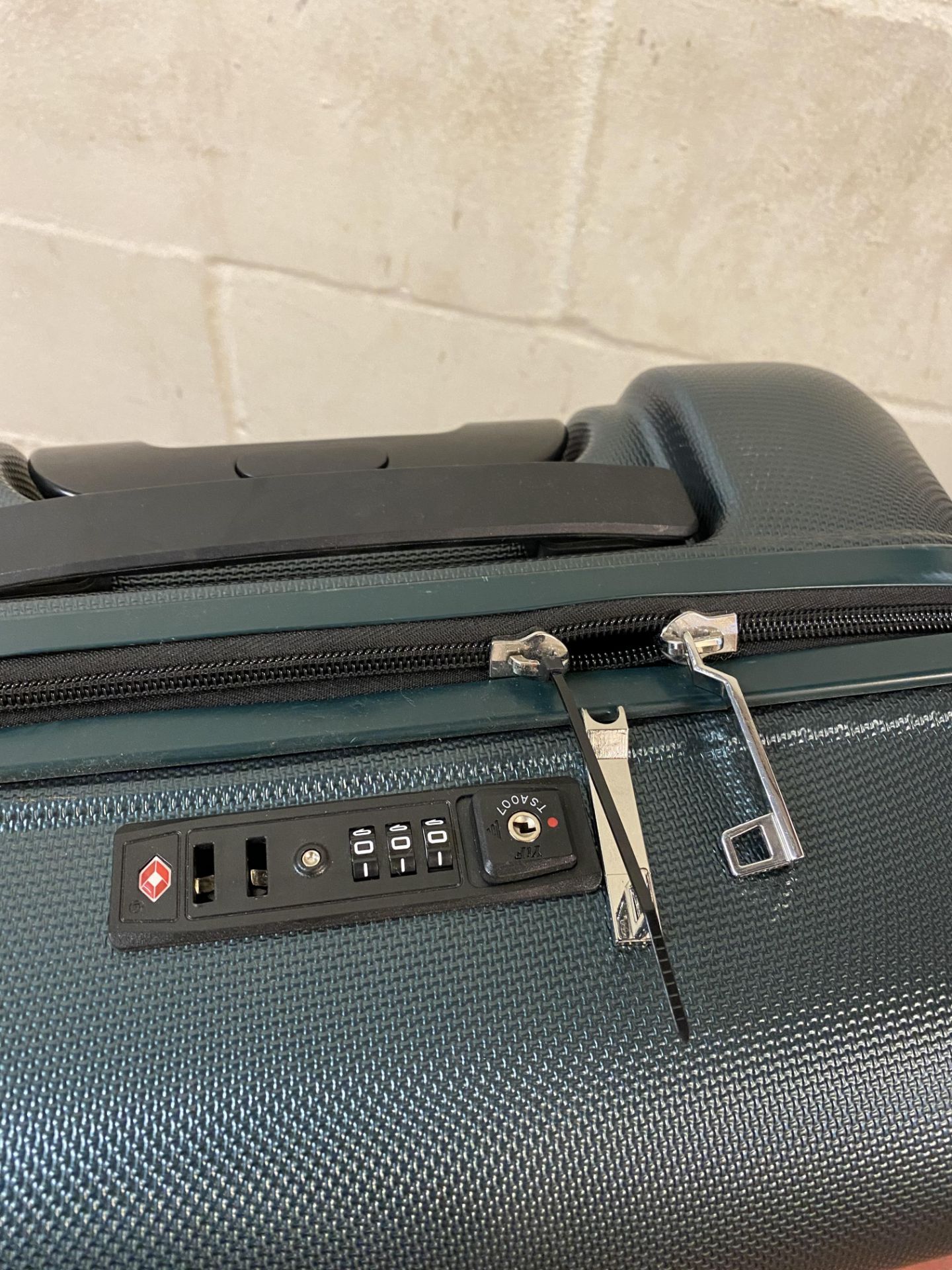Heritage 8 Wheel Hard Shell Medium Suitcase (1 zip pull broken, see image) RRP £109 - Image 2 of 2