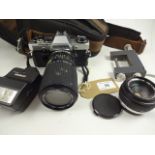 OLYMPUS OM10 BUNDLE PRINZFLEX 50-200 ZUIKO 50MM, FLASH, CLAMP AND BAG