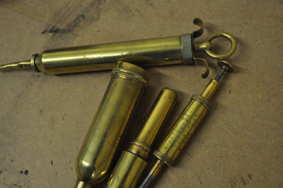 Vintage Wakefield Castrolease gun, NFO injector pump, Brass Plunger by Enols and one other - Image 3 of 3