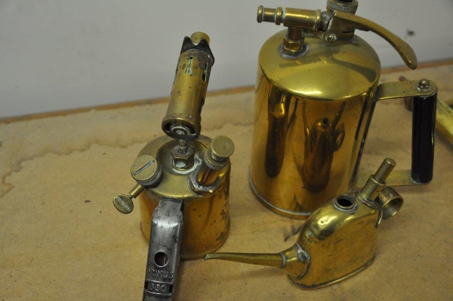 Lucas no.40 Oiler, Vintage Primus Blowtorch and One Vintage Oiler all Brass - Image 3 of 3