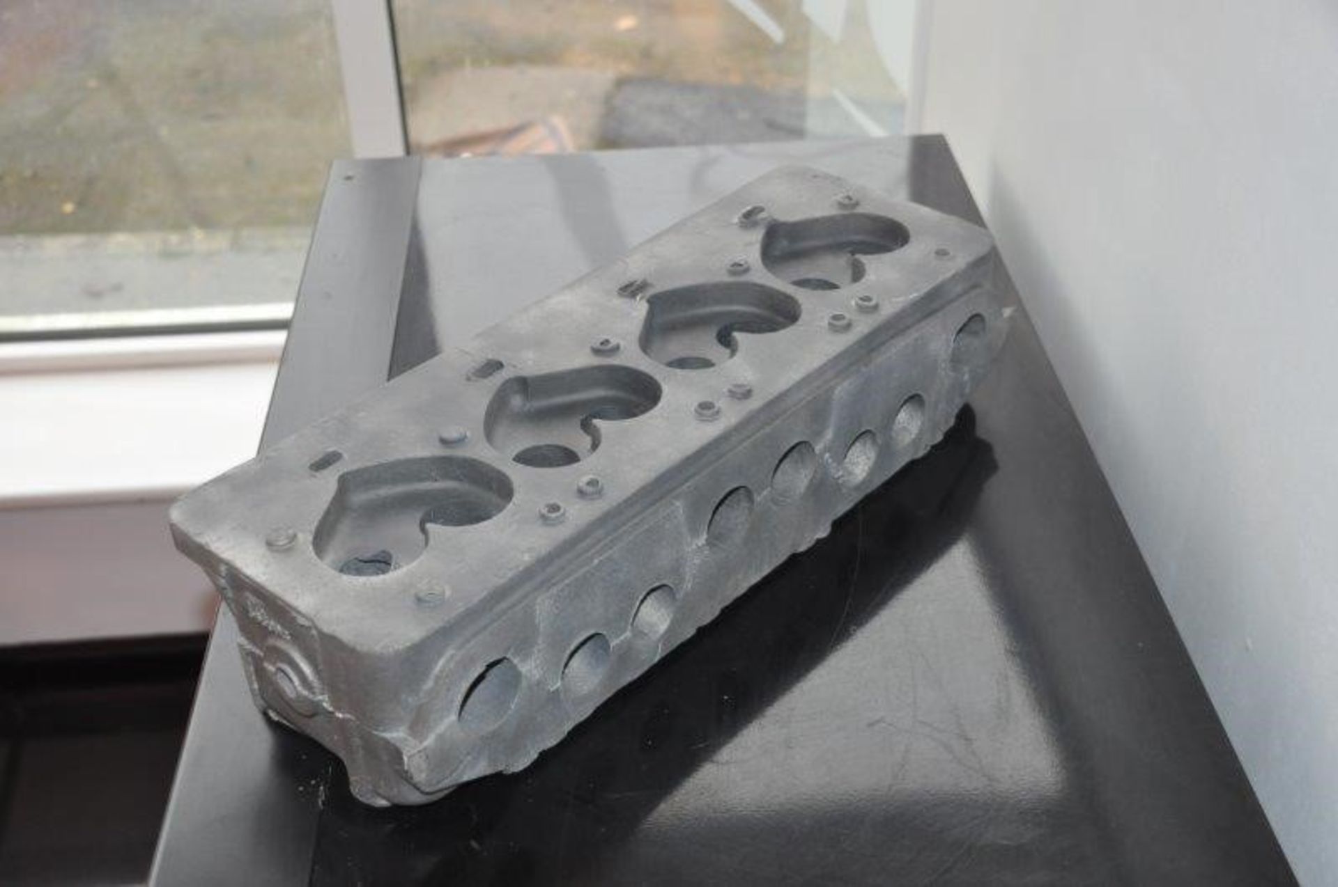 Austin Healey Cast aluminium cylinder head - Image 4 of 4