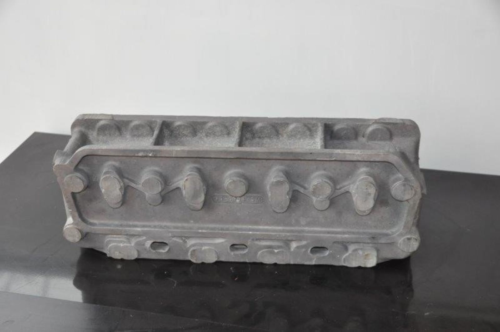 Austin Healey Cast aluminium cylinder head - Image 2 of 4