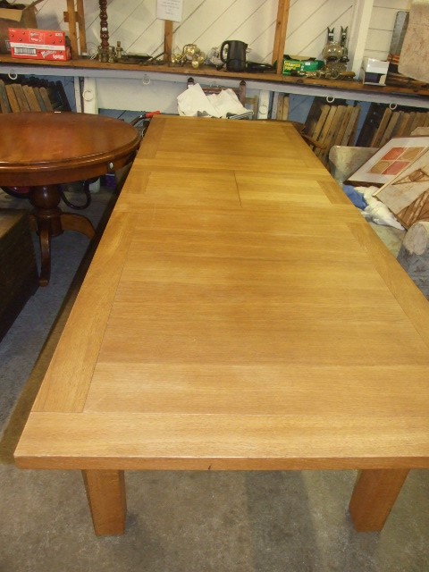 Modern Oak Extending Dining Table with one leaf. 240 cm closed . 290 cm fully extended - Image 5 of 6