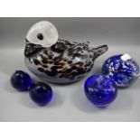 Large glass duck figure measuring 20cm in length, plus 2 bird paperweights and 2 others