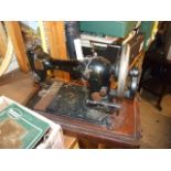 Vintage Singer Sewing Machine ( no case )