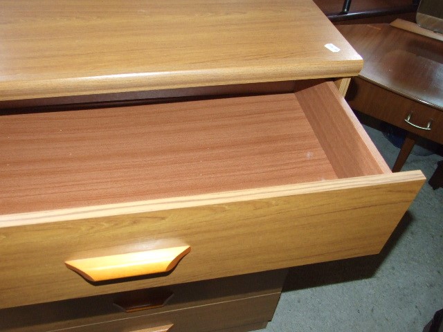 Goodearl-Riseboro Cliveden 5 draw chest , 5 draw narrow chest & 3 draw bedside - Image 3 of 3