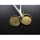 Pair of 9k gold earrings, 2g