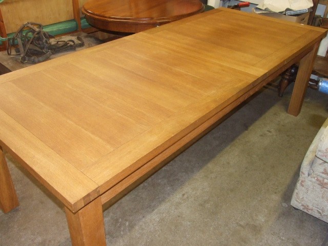 Modern Oak Extending Dining Table with one leaf. 240 cm closed . 290 cm fully extended - Image 2 of 6