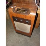 Vintage Wood Cased radio ( sold as a collectable / display item ) case has woodworm