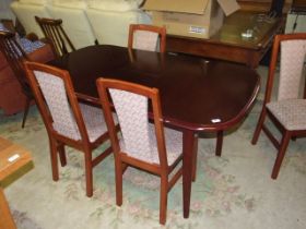 Extending Dining Table with one leaf & 4 chairs 59 inches fully extended 47 closed 35 inches wide