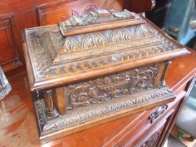 Antique Carved Oak Casket / Jewellery Box with lift out tray. Carved Lions Head Handles 16 x 10