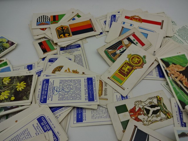 Quantity of loose cigarette / tea cards plus larger observers picture cards - Image 4 of 4