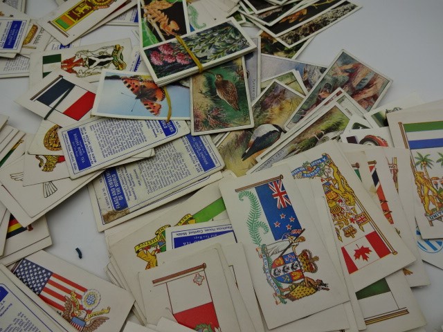 Quantity of loose cigarette / tea cards plus larger observers picture cards - Image 3 of 4